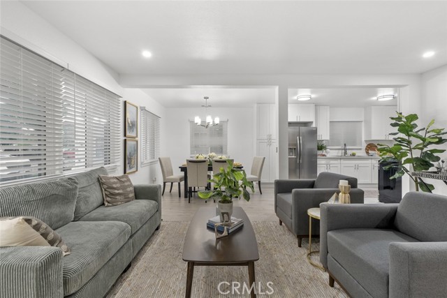 7228 Jamieson Avenue, Reseda CA: https://media.crmls.org/medias/52afcf4a-80a5-4f04-bc6d-14a38542ee0c.jpg