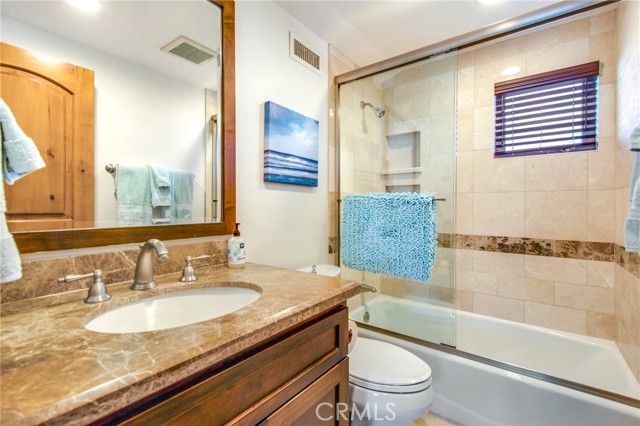 Detail Gallery Image 12 of 14 For 509 Marigold Ave #1/2,  Corona Del Mar,  CA 92625 - 2 Beds | 2 Baths
