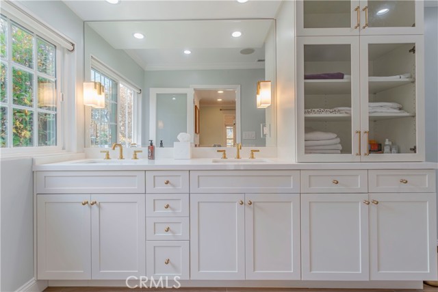 7520 W 90th Street, Los Angeles CA: https://media.crmls.org/medias/52b1c8ea-b1ca-4e1b-b235-83f6e4521028.jpg