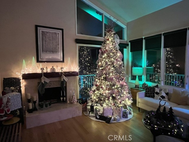 https://media.crmls.org/medias/52b37849-e2ee-4d6e-abc7-6bd8ee4200f2.jpg?preset=X-Large