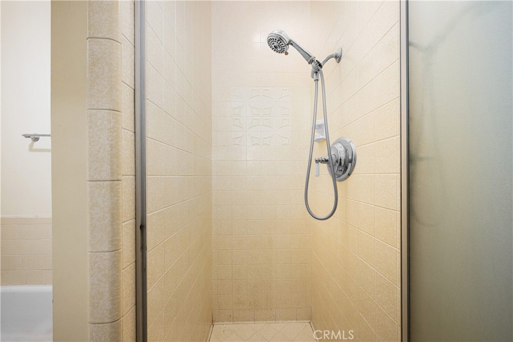 https://media.crmls.org/medias/52b4044a-e529-4ec7-a05e-0ada998fac0b.jpg?preset=X-Large
