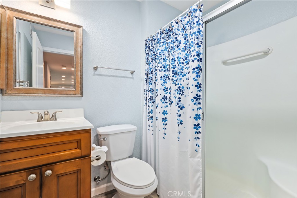https://media.crmls.org/medias/52b49ccc-fc82-4c55-8bdb-31d373a22dc3.jpg?preset=X-Large