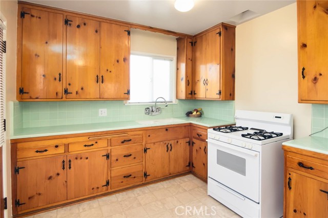 3311 W Alameda Avenue, Burbank CA: https://media.crmls.org/medias/52b4c0f4-3e95-4470-8885-249095d5ee71.jpg
