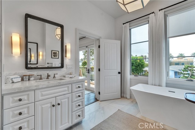 613 Larkspur Avenue, Corona del Mar CA: https://media.crmls.org/medias/52b6861a-44a5-46a2-ace5-fad55171010e.jpg