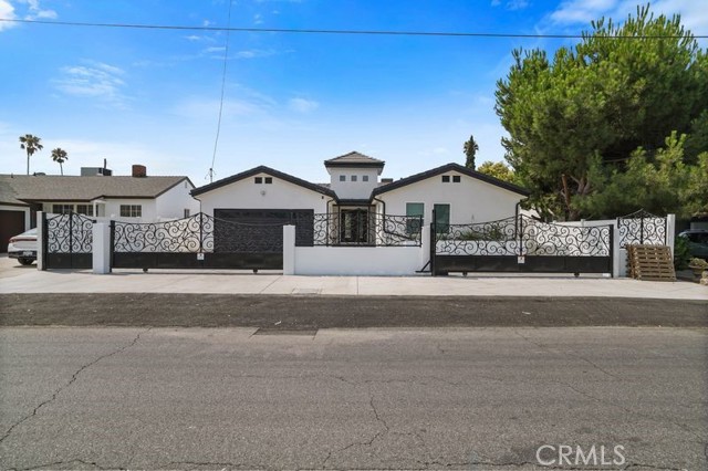 Detail Gallery Image 3 of 54 For 13840 Valerio St, Van Nuys,  CA 91405 - 4 Beds | 3 Baths