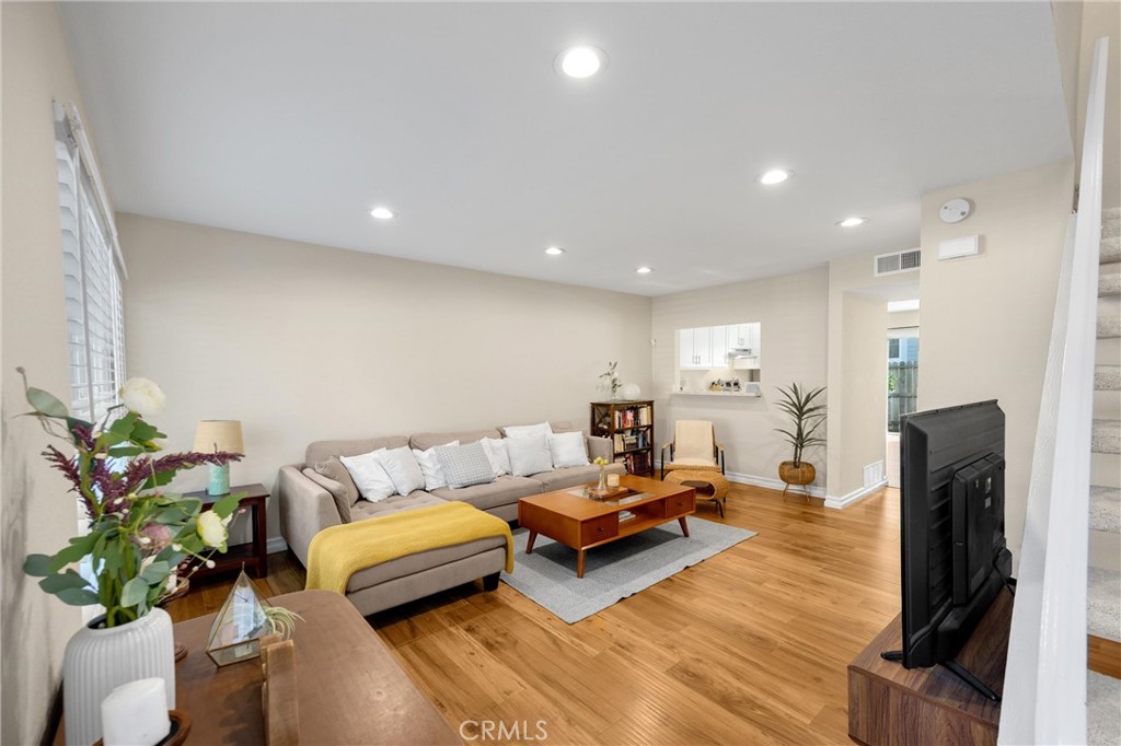 52b6c3fe 65c0 4550 Afbb A84ab72209f8