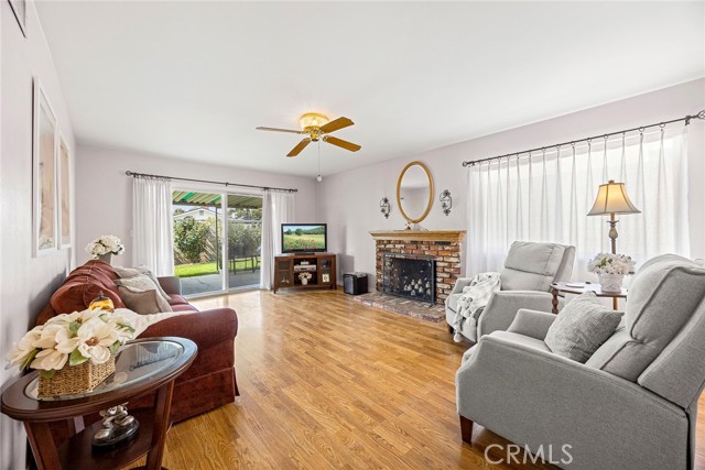 Detail Gallery Image 3 of 23 For 402 Jade Ave, Placentia,  CA 92870 - 4 Beds | 2 Baths