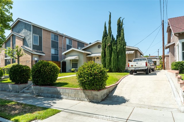 529 Raleigh Street, Glendale CA: https://media.crmls.org/medias/52b7e483-ec1b-416a-ba30-1ca2685c85f5.jpg