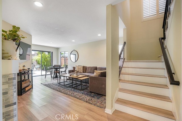 3931 Cottonwood Grove Trail, Calabasas CA: https://media.crmls.org/medias/52b933ea-3d27-4405-b299-2f110ddc80a5.jpg