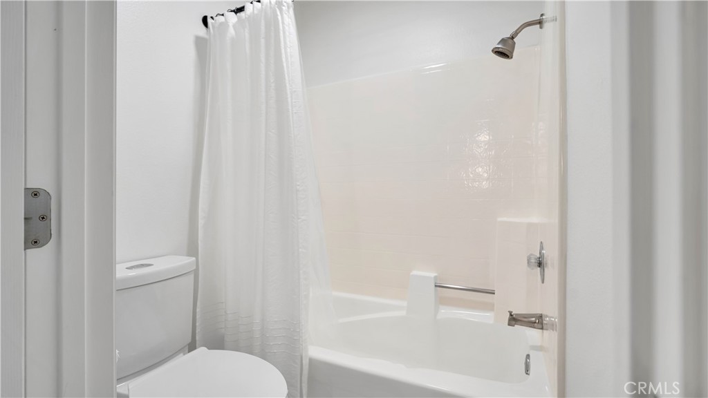 https://media.crmls.org/medias/52ba2494-75ad-48fb-968d-8943a148f57c.jpg?preset=X-Large