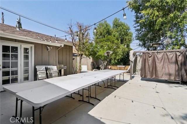 8040 Troost Avenue, North Hollywood CA: https://media.crmls.org/medias/52bb6bd6-c3f9-4d3b-8356-92e28be5a17b.jpg