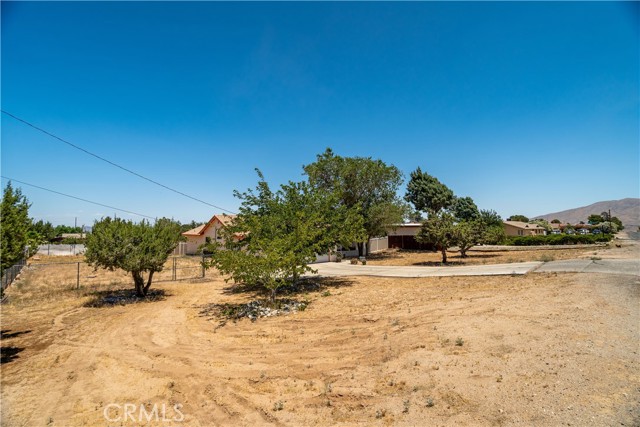 Detail Gallery Image 5 of 43 For 18146 Orange, Hesperia,  CA 92345 - 4 Beds | 3 Baths