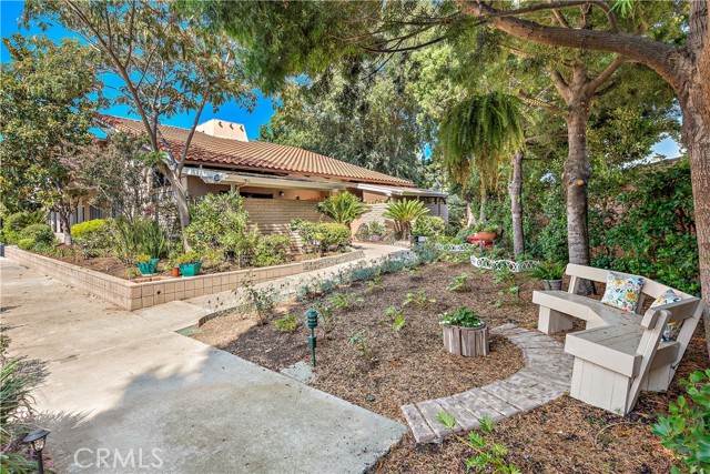2077 Ronda Granada, Laguna Woods CA: https://media.crmls.org/medias/52bc9639-0b0e-4468-830d-b167eb68034d.jpg
