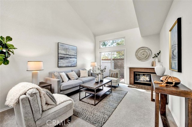 Detail Gallery Image 1 of 28 For 2186 Avocado Dr, Tustin,  CA 92782 - 2 Beds | 2/1 Baths