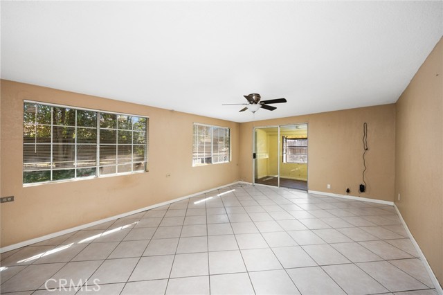 4060 Olive Street, Chino CA: https://media.crmls.org/medias/52bde5a8-38e0-4dfd-8272-47dd56da1a5a.jpg