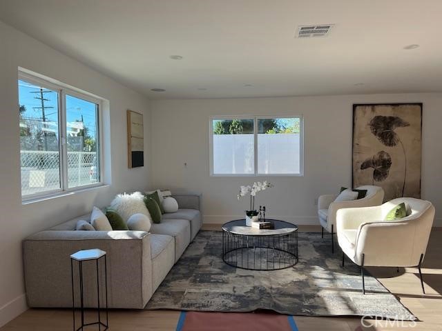 Detail Gallery Image 5 of 14 For 13369 W Celeste Pkwy, Pacoima,  CA 91331 - 3 Beds | 2/1 Baths