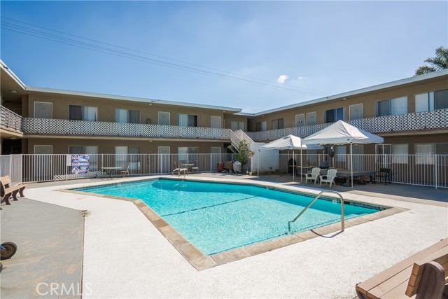 475 E Foothill Boulevard, Pomona CA: https://media.crmls.org/medias/52be7233-5641-40f7-8a1f-98e997755603.jpg