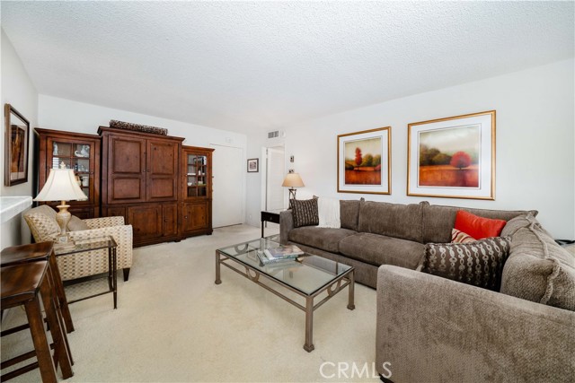 Detail Gallery Image 1 of 15 For 5403 Newcastle Ave #10,  Encino,  CA 91316 - 1 Beds | 1 Baths