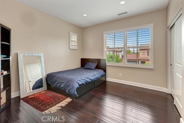 27 Looking Glass, Irvine CA: https://media.crmls.org/medias/52beb16f-0c16-448f-a343-bef524175c17.jpg