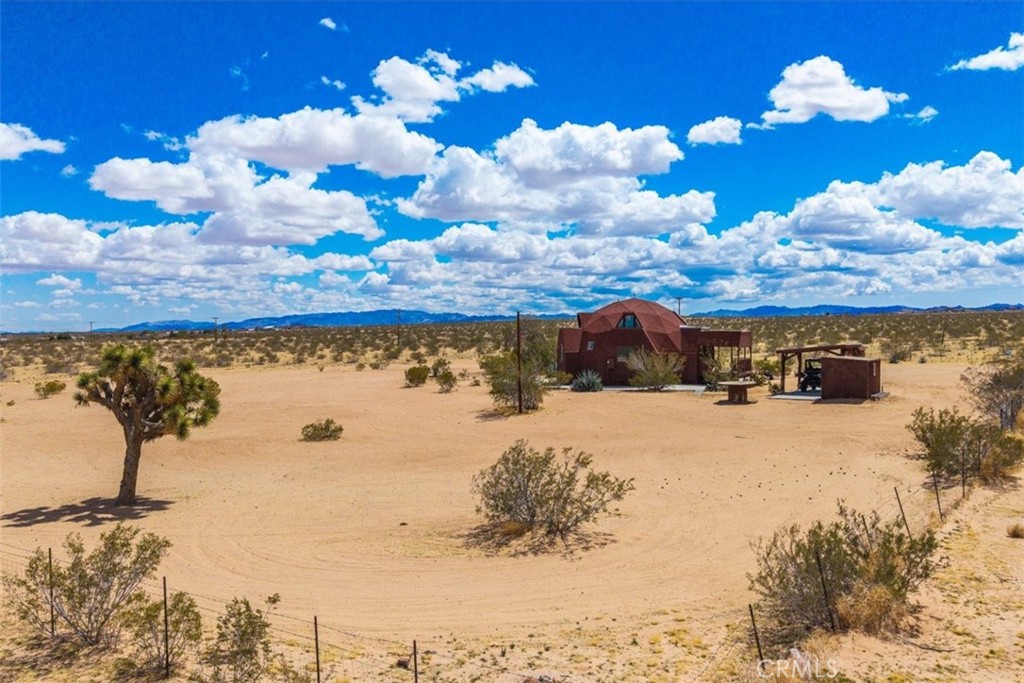 https://media.crmls.org/medias/52bf1bda-fbb3-41d1-842f-90752640cacf.jpg?preset=X-Large