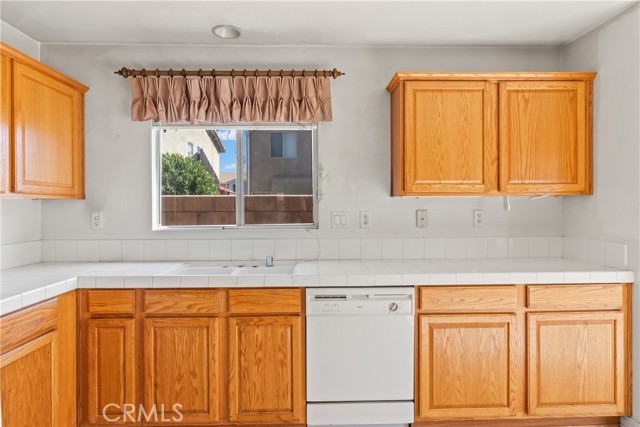 45629 Barham Avenue, Lancaster CA: https://media.crmls.org/medias/52bf92a1-9a5b-41d0-9bce-ebb7cd65a7f3.jpg