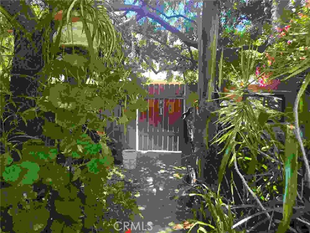 1121 Gladys Avenue, Long Beach CA: https://media.crmls.org/medias/52bfcf62-20df-4974-8981-4206eae6e728.jpg