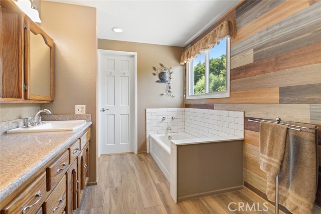 22666 Margarita Drive, Woodland Hills CA: https://media.crmls.org/medias/52bfd238-0384-4b77-81cb-2854bfbe37ba.jpg