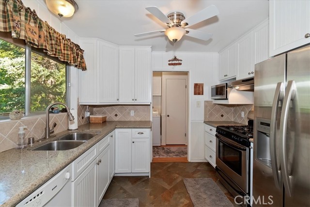 Detail Gallery Image 12 of 48 For 180 Joaquin Miller, Lake Arrowhead,  CA 92352 - 3 Beds | 2/1 Baths