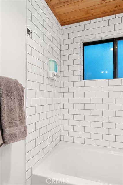 Detail Gallery Image 21 of 38 For 42540 Cedar Ave, Big Bear Lake,  CA 92315 - 2 Beds | 1 Baths