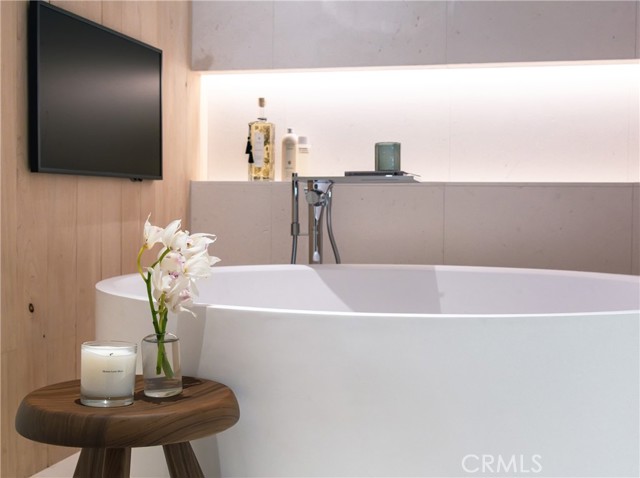 101 N Poinsettia Avenue, Manhattan Beach CA: https://media.crmls.org/medias/52c017fd-a9a2-4093-ae65-bd92a129a50e.jpg