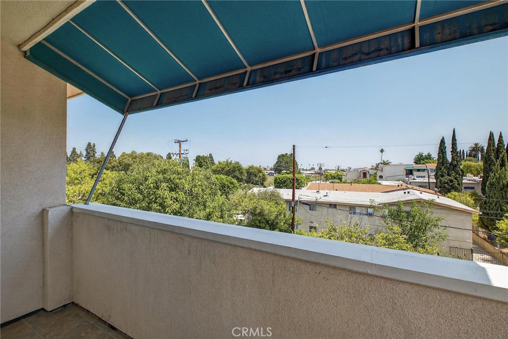 https://media.crmls.org/medias/52c06333-c786-4ef7-81ba-427c647eb12e.jpg?preset=X-Large