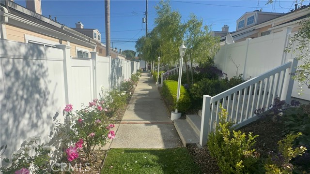 Detail Gallery Image 27 of 37 For 2217 Vanderbilt Ln #8,  Redondo Beach,  CA 90278 - 2 Beds | 1/1 Baths