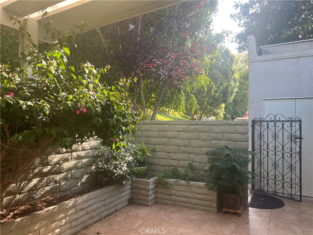 https://media.crmls.org/medias/52c1d71c-c580-4162-9b33-e06df208f063.jpg?preset=X-Large
