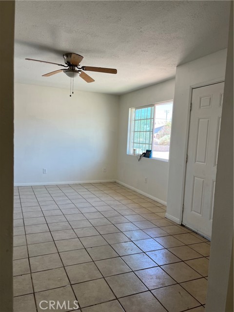 255 W Grace Street, Barstow CA: https://media.crmls.org/medias/52c224e6-82a1-4c84-a126-bb85cad5304c.jpg