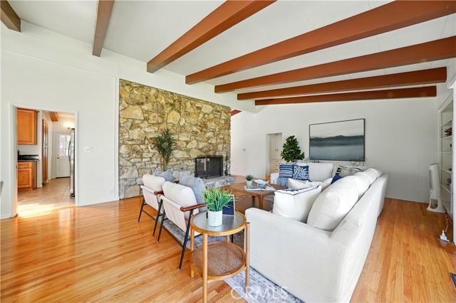 Detail Gallery Image 3 of 31 For 1075 Bryant Rd, Long Beach,  CA 90815 - 3 Beds | 3 Baths
