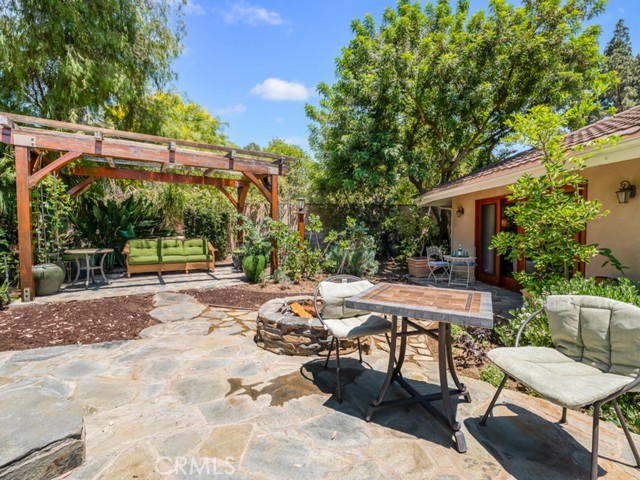 10335 Sylvia Avenue, Porter Ranch CA: https://media.crmls.org/medias/52c2467a-4ab9-4fe0-b4f3-40ff63ec5994.jpg