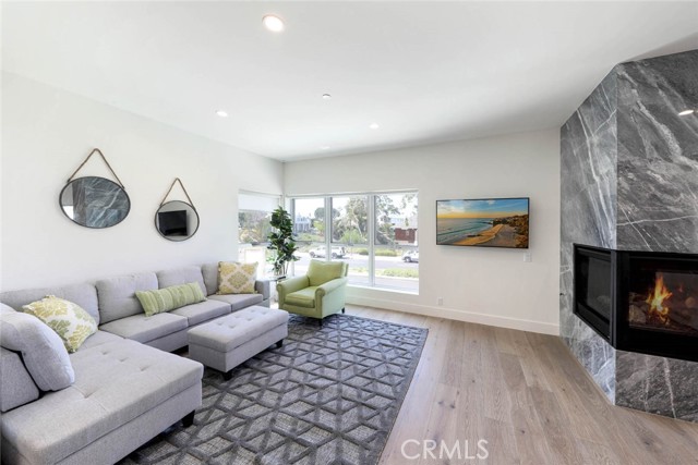 Detail Gallery Image 9 of 25 For 3918 E Coast Highway, Corona Del Mar,  CA 92625 - 3 Beds | 2/1 Baths