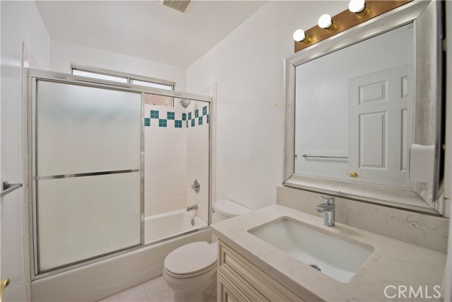 Detail Gallery Image 18 of 35 For 21023 1/2 Gault St #7,  Canoga Park,  CA 91303 - 3 Beds | 2/1 Baths