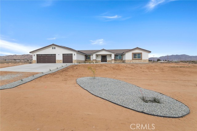 16925 Nanticoke Road, Apple Valley CA: https://media.crmls.org/medias/52c3541b-1538-4812-87bd-8e43c4598bbb.jpg
