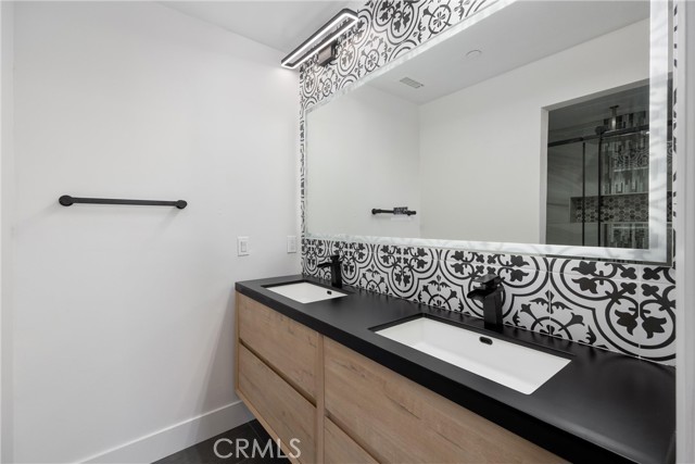Detail Gallery Image 37 of 45 For 190 W 3rd St, Santa Ana,  CA 92701 - 3 Beds | 2/1 Baths
