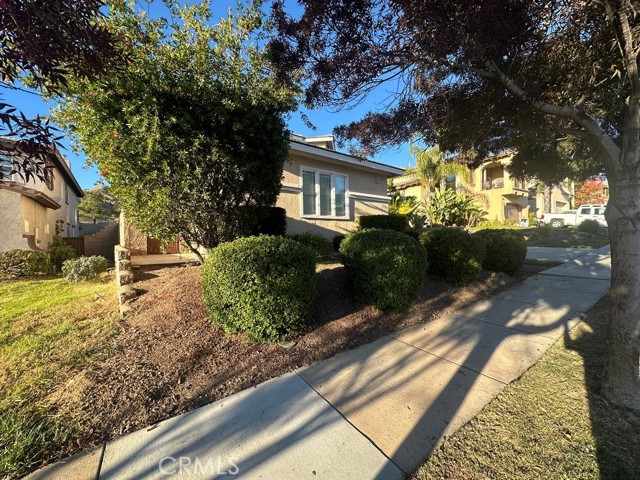 Detail Gallery Image 3 of 34 For 34046 Castle Pines Dr, Yucaipa,  CA 92399 - 4 Beds | 3/1 Baths