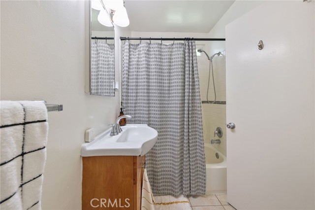 251 E Center Street, Covina CA: https://media.crmls.org/medias/52c4eba6-acac-45ed-9e3c-cf1fe5da341d.jpg