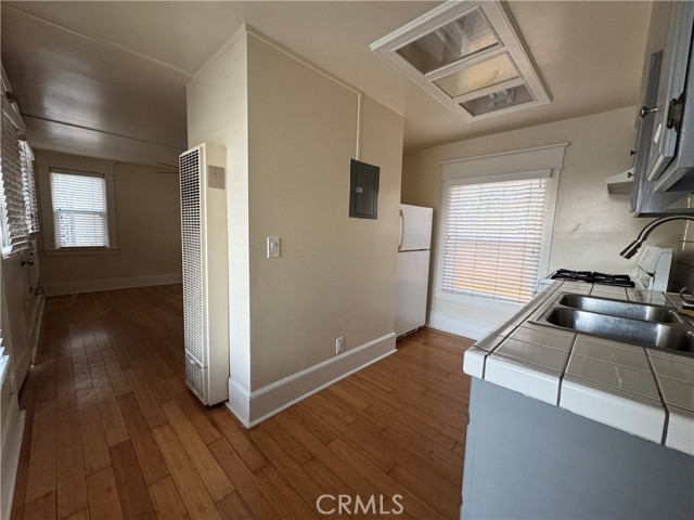 Detail Gallery Image 9 of 11 For 1743 N Oxford Ave #B,  Pasadena,  CA 91104 - 1 Beds | 1 Baths