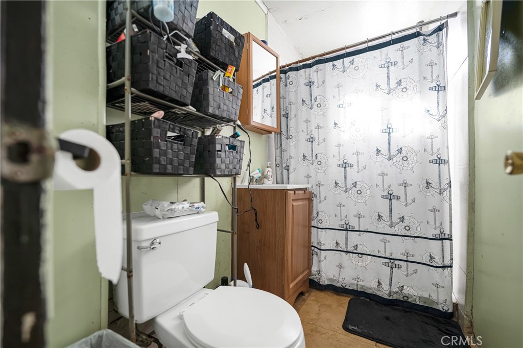 https://media.crmls.org/medias/52c52af6-1ef8-4c5d-a641-f2a15a152e9d.jpg?preset=X-Large