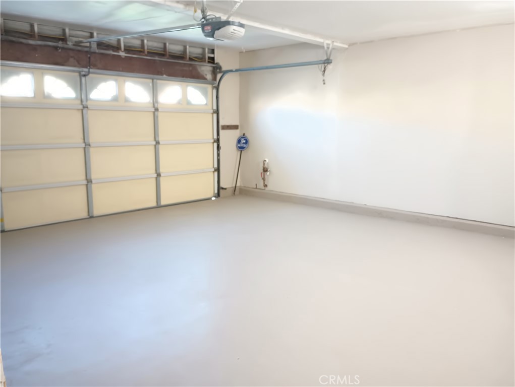 https://media.crmls.org/medias/52c533f5-26bd-4567-bcf5-1519693db140.jpg?preset=X-Large