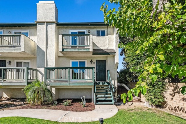 Detail Gallery Image 2 of 35 For 428 W 1st St, Tustin,  CA 92780 - 2 Beds | 2/1 Baths