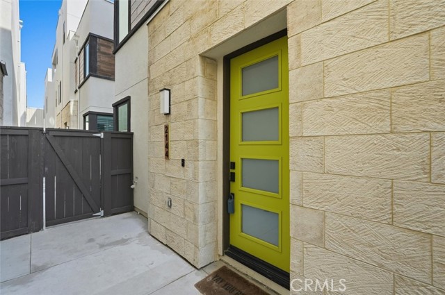 Detail Gallery Image 3 of 59 For 2144 Swallowtail Walk, Gardena,  CA 90249 - 4 Beds | 2/2 Baths