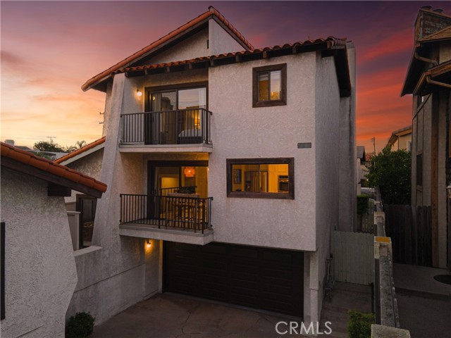 Mediterranean Style with Contemporary Sophistication in Redondo Beach - 2 Beds / 2.5 Baths Plus Den/Guest Room.