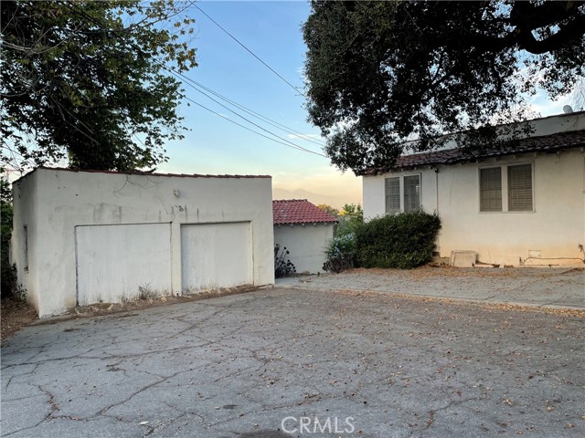 2 car detached garage