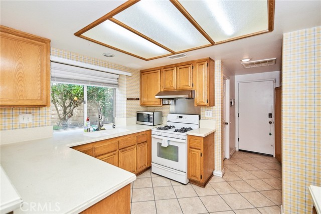 Detail Gallery Image 13 of 49 For 9615 Shadow Springs Dr, Moreno Valley,  CA 92557 - 4 Beds | 3 Baths